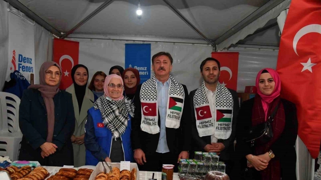 gazze dayanışma Çadırı İle kermes düzenlendi