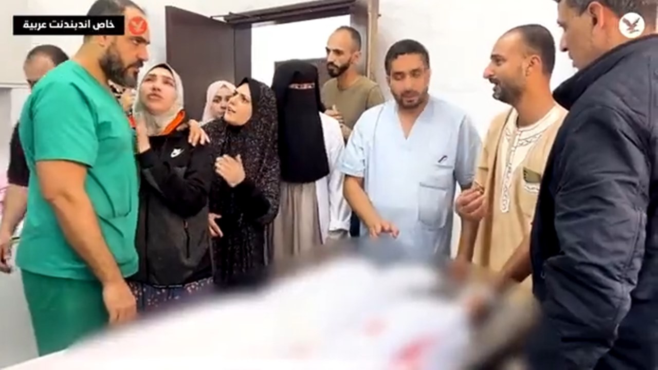 gazzede bir doktorun kahrolduğu anlar oğlunun cansız bedenini gördü