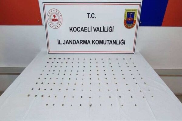 Gebze’de 144 Sikke Ve 1 Yüzük Ele Geçirildi