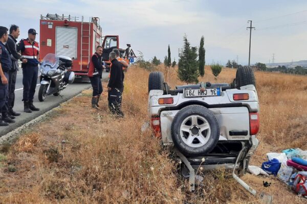 Gelibolu’da bariyere çarpan arabanın şoförü yaralandı
