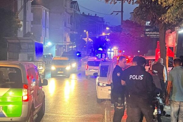 Gençler Arasında Çıkan Bıçaklı Kavgada Bir Kişi Yaralandı