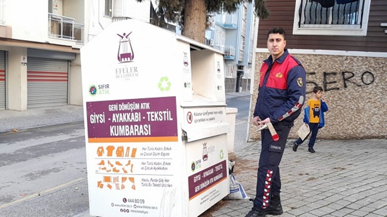 giysi kumbarasında sıkışan Çocuğu İtfaiye kurtardı