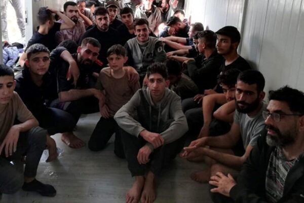 Göçmen Kaçakçılarına Darbe: 6 Zanlı Tutuklandı, 6 Araç Ele Geçirildi