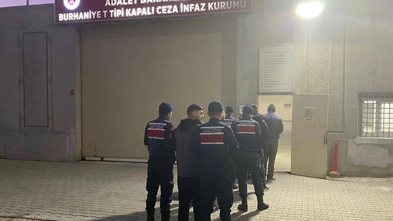 göçmen kaçakçılığı yapan 6 kişi yakalandı