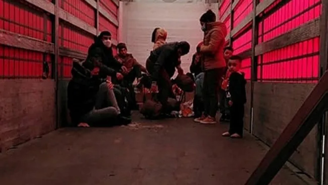 göçmen kaçakçılığı yapan 9 kişi yakalandı