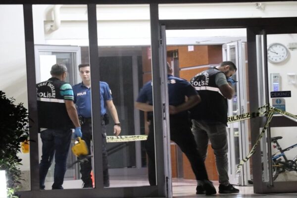 Gölcük’te Esnaf Arasındaki Kavga Kanlı Bitti