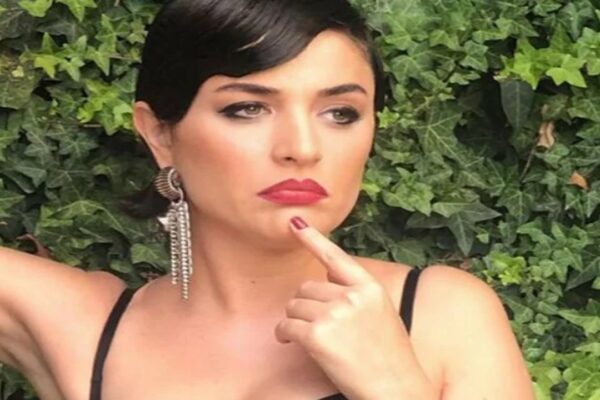 Gonca Vuslateri 2,5 Aylık Hamile