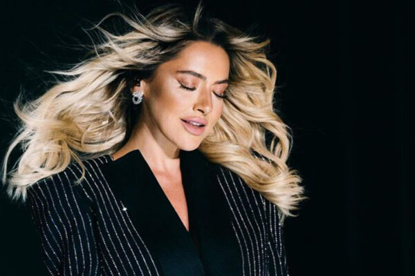 Hadise Gözyaşlarını Tutamadı! Annesinden Bahsederken Duygulandırdı
