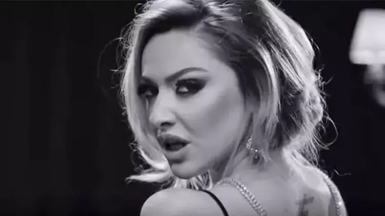 hadise-1.webp