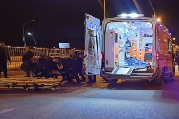 Hafif Ticari Aracın Çarptığı Kimliği Belirlenemeyen Kişi Öldü