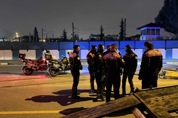 Hafif Ticari Araçla Geçirdikleri Kaza Nedeniyle 2 Yunus Polisi Yaralandı