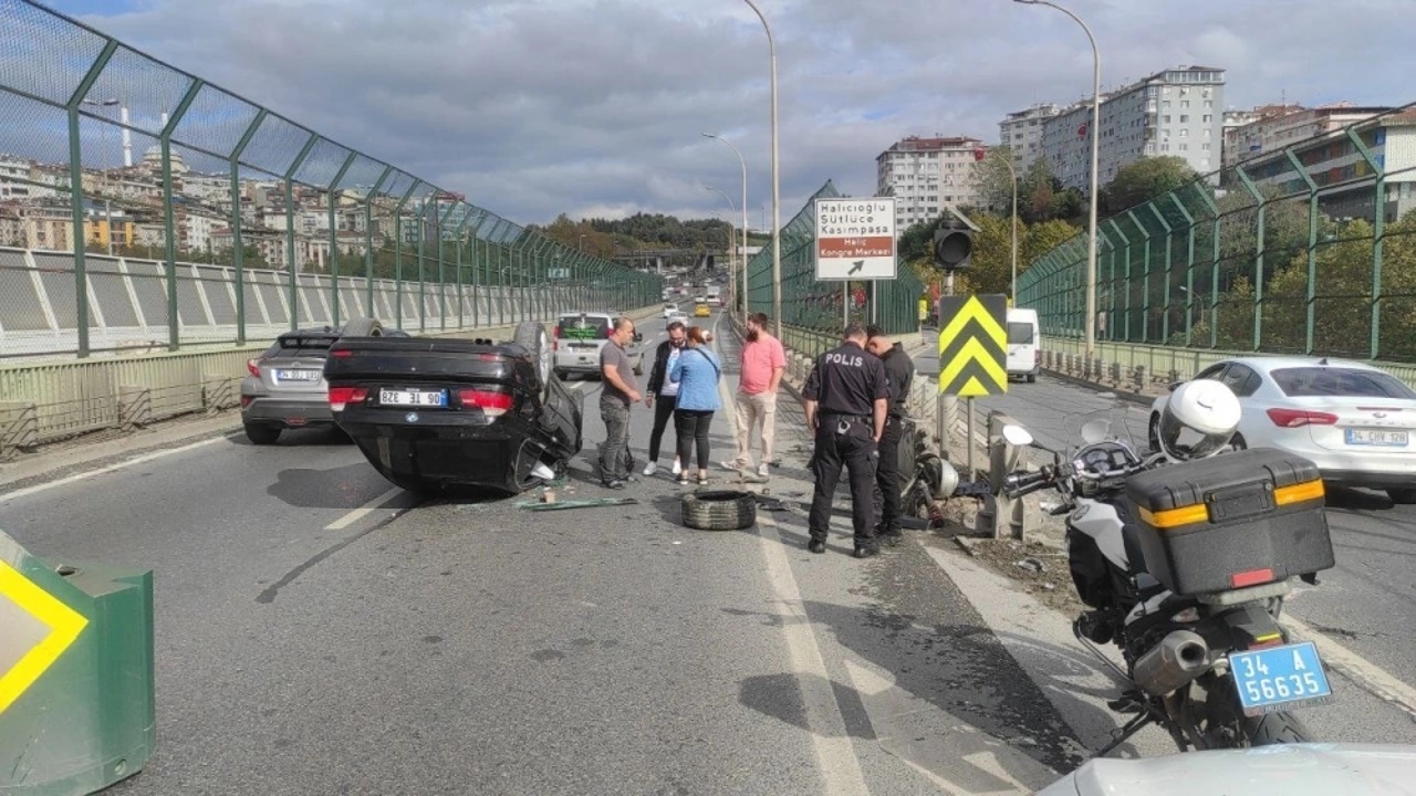 haliç köprüsünde devrilen otomobil trafik yoğunluğu yarattı