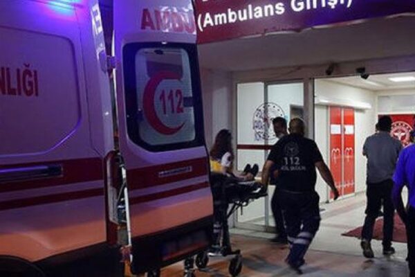 Halk Otobüsünün Çarptığı Anne Ve Kızı Yaralandı
