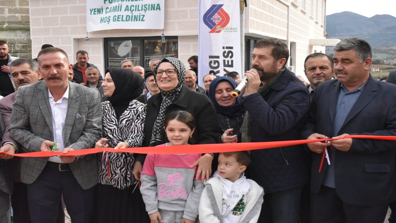 hayırseverlerin yardımıyla İnşa edilen pürsünler camisi İbadete açıldı