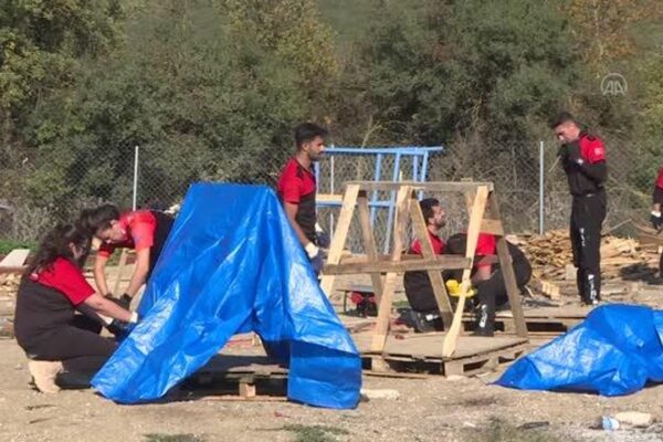 Hepad Gönüllüleri ve Nilüfer Arama Kurtarma Ekipleri Sokak Hayvanlarının Kulübelerini Onardı