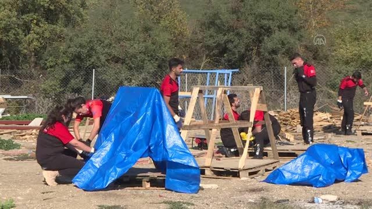 hepad gönüllüleri ve nilüfer arama kurtarma ekipleri sokak hayvanlarının kulübelerini onardı
