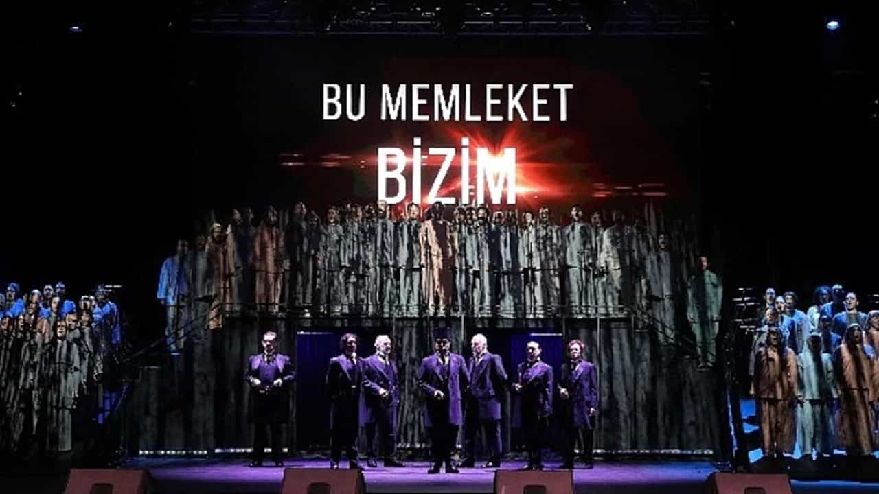 İbb Şehir tiyatroları cumhuriyetin 100 yılını bu memleket bizim oyunuyla kutladı