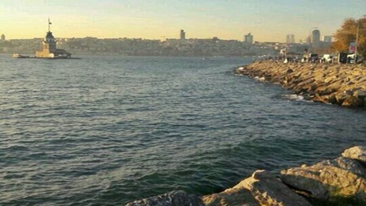 İbb Üsküdar sahilinde kaçak kafenin yıkımını gerçekleştirdi