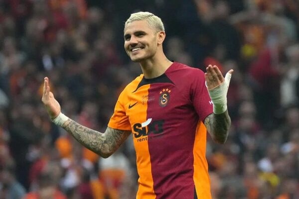 Icardi’den Müzik Resitali: ”Aşkın Olayım”ı Çaldı