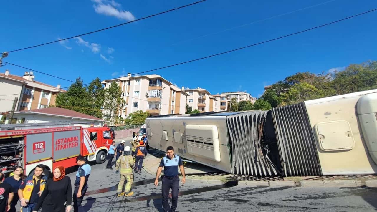 İett otobüsü devrildi 5 kişi yaralandı