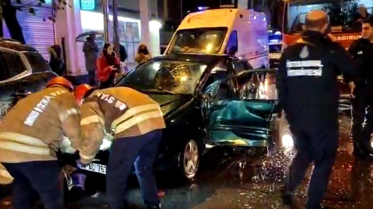 İett otobüsü İle otomobil Çarpıştı