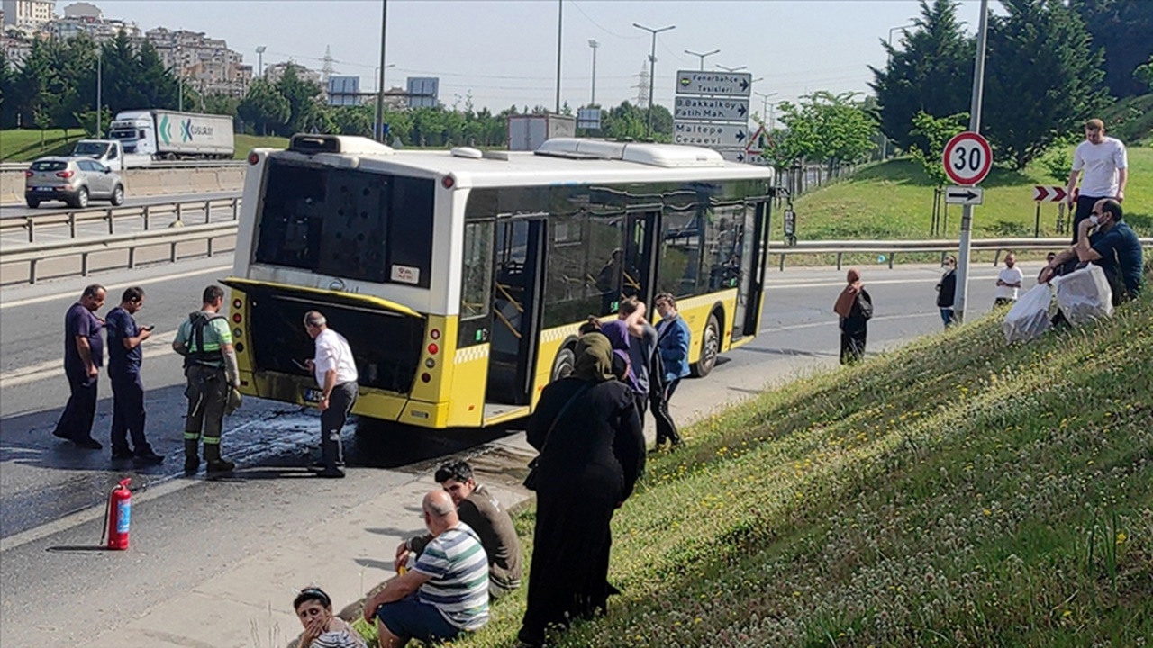 İett otobüsünde yangın Çıktı