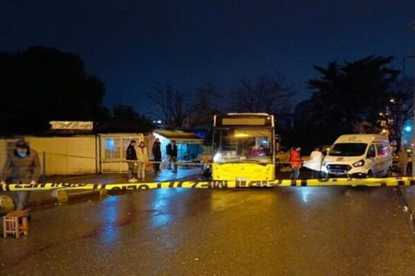 İETT Otobüsünü İterek Durdurmak İsterken Yaralandı