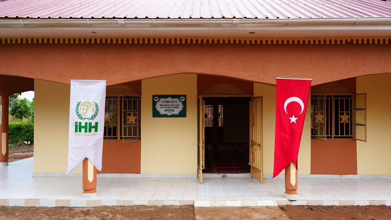 İhh ve uganda İslam kardeşliği sergiledi