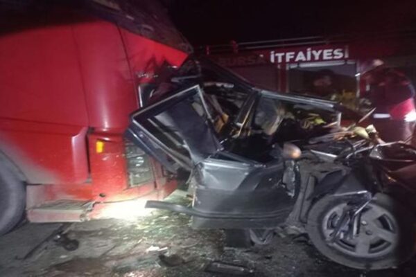 İki Tır Arasına Sıkışan Otomobil Sürücüsü Öldü