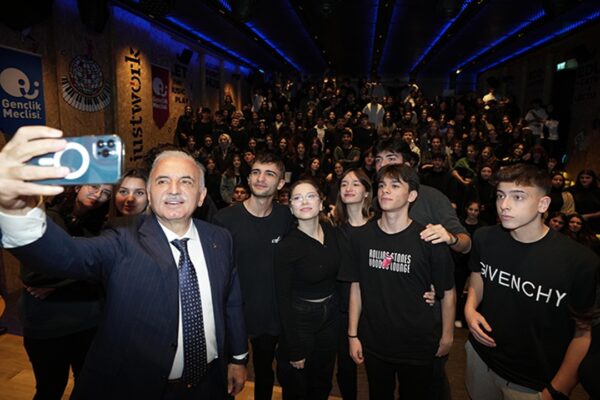 İlk Kez Üniversiteye Giden 2,997 Öğrenciye Ümraniye Belediyesi’nden 7 Bin Liralık Eğitim Desteği