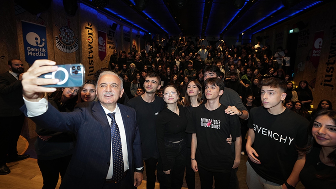 İlk kez Üniversiteye giden 2997 Öğrenciye Ümraniye belediyesinden 7 bin liralık eğitim desteği
