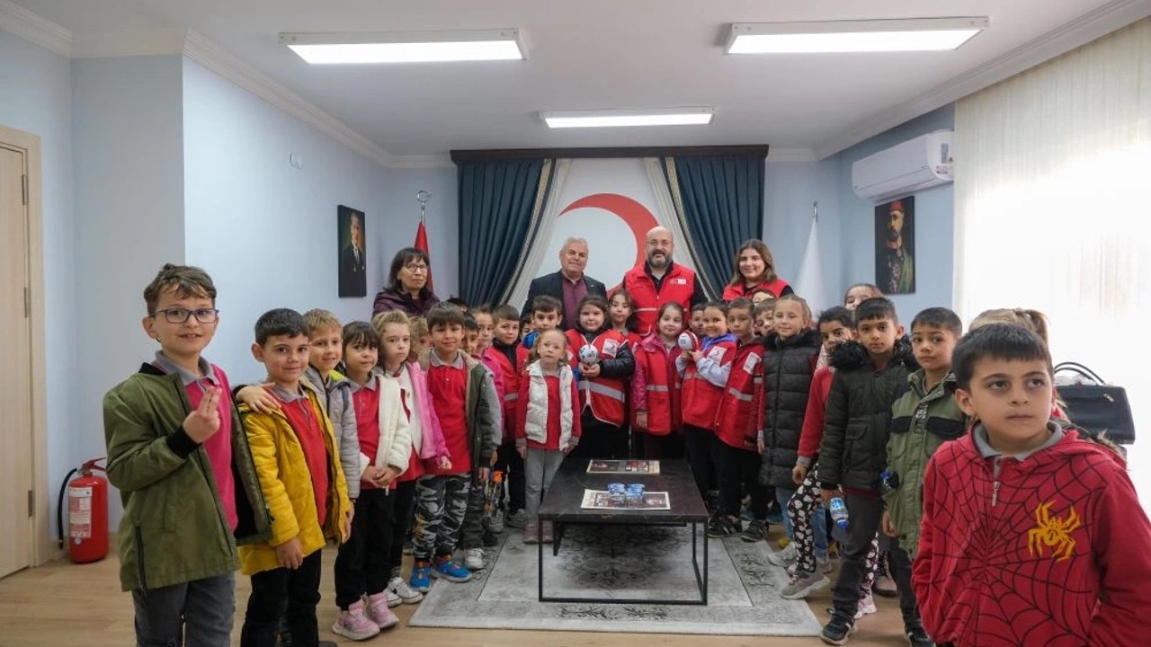 İlkokul Öğrencileri harçlıklarını gazze İçin topladı