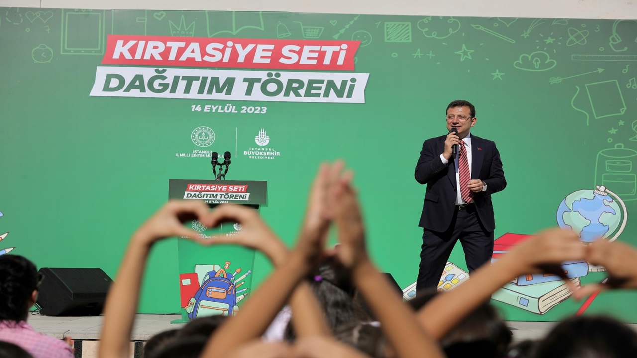İmamoğlu kırtasiye seti törenine katılarak eğitime destek verdi