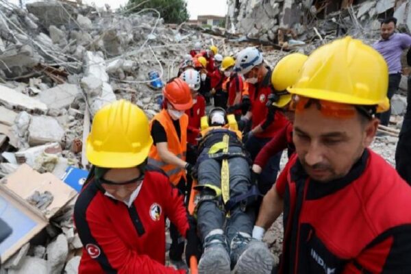 İnegöl 7,2 şiddetinde sallandı! Senaryosu gerçeği aratmadı!
