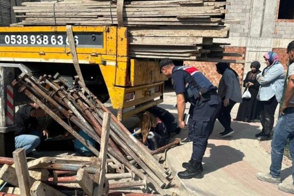 İnegöl’de Demir İskele İşçinin Üstüne Düştü