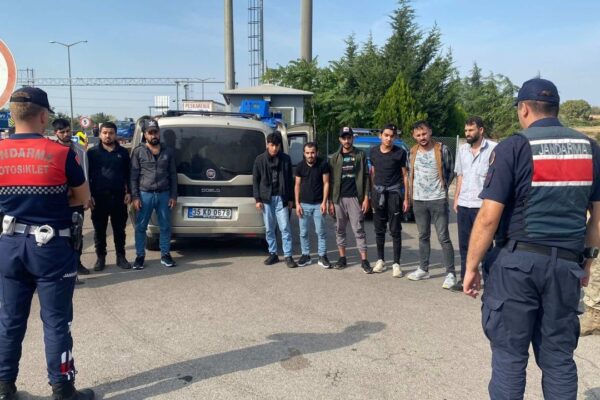 İnsan Kaçakçılığı Yapan 2 Kişi Yakalandı