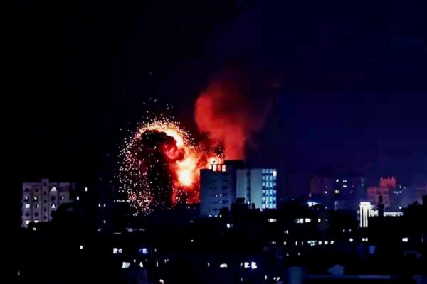 İsrail Gece Boyunca Gazze’yi Bombaladı