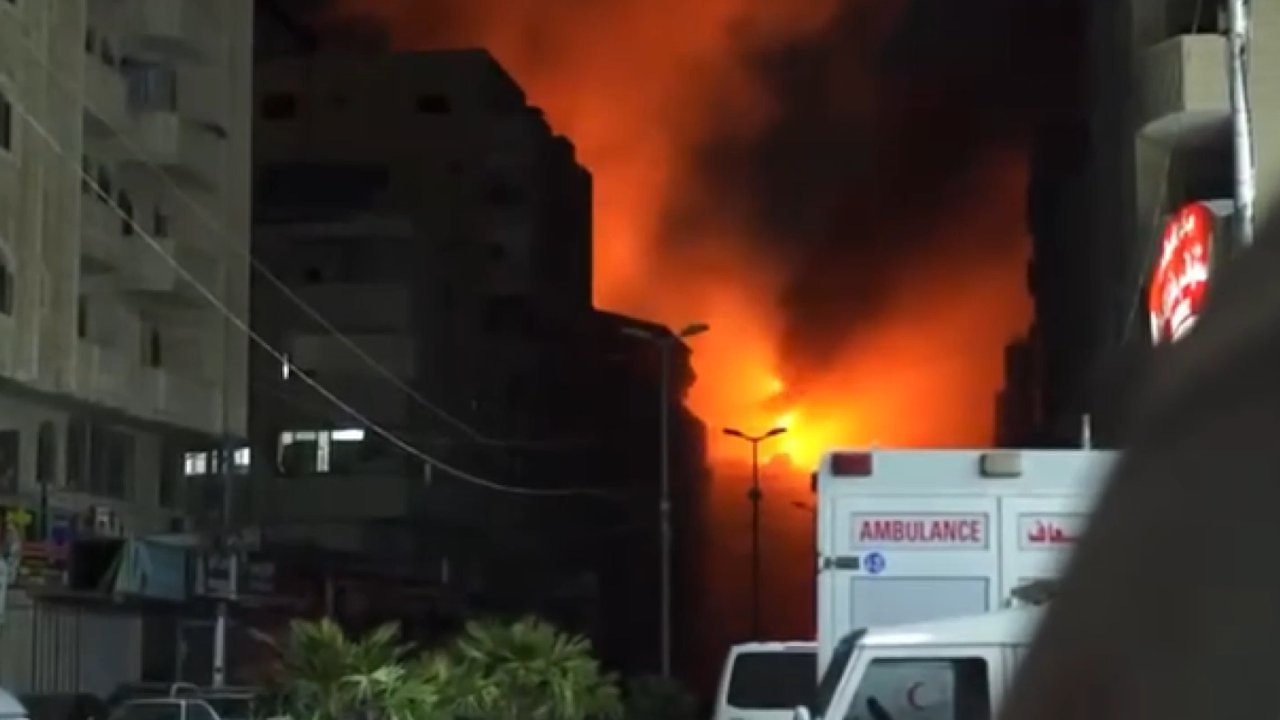 İsrail sivillerin sığındığı kiliseyi bombaladı Çok sayıda Ölü var