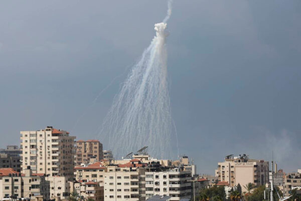 İsrail’in Kullandığı Fosfor Bombasının Zararları: İnsanı Yakıyor
