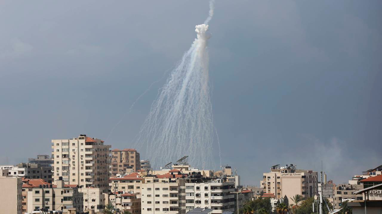 İsrailin kullandığı fosfor bombasının zararları İnsanı yakıyor