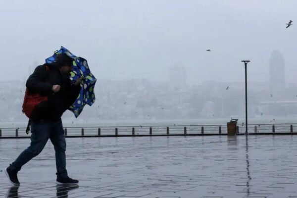 İstanbul İçin Fırtına Ve Sağanak Uyarısı