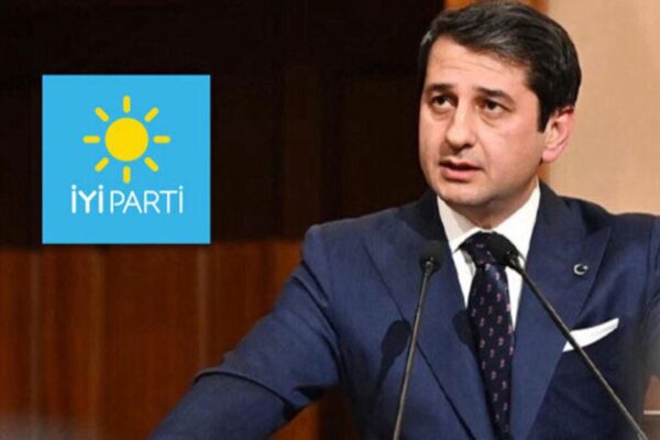 İstanbul İYİ Parti Meclis Üyeleri Partilerinden Ayrıldı