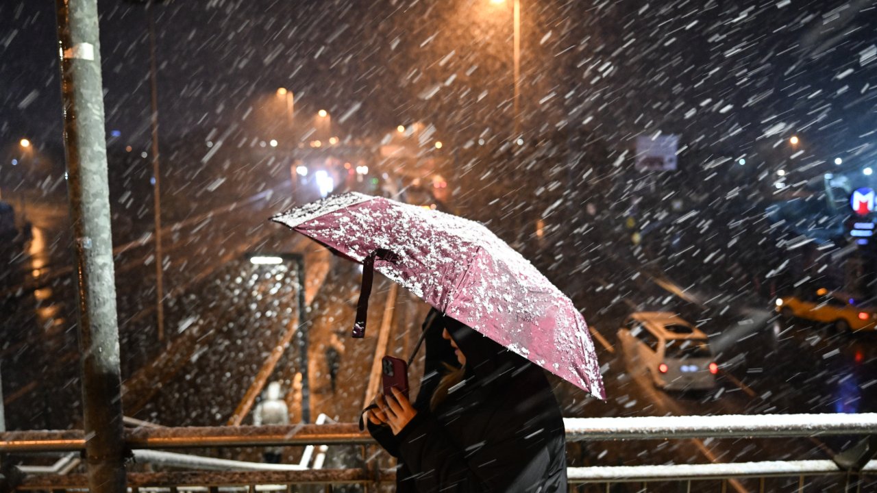 İstanbul kar ve fırtınanın etkisi altına girdi