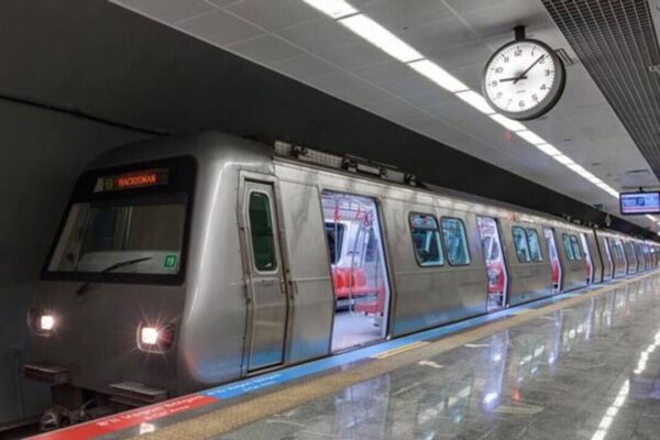 İstanbul Metroda İntihar Girişimi! Seferler Durduruldu