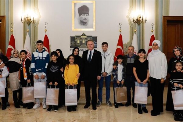İstanbul Valisi ‘Bir Çocuk Bir Dilek’ Projesiyle Çocukları Sevindirdi