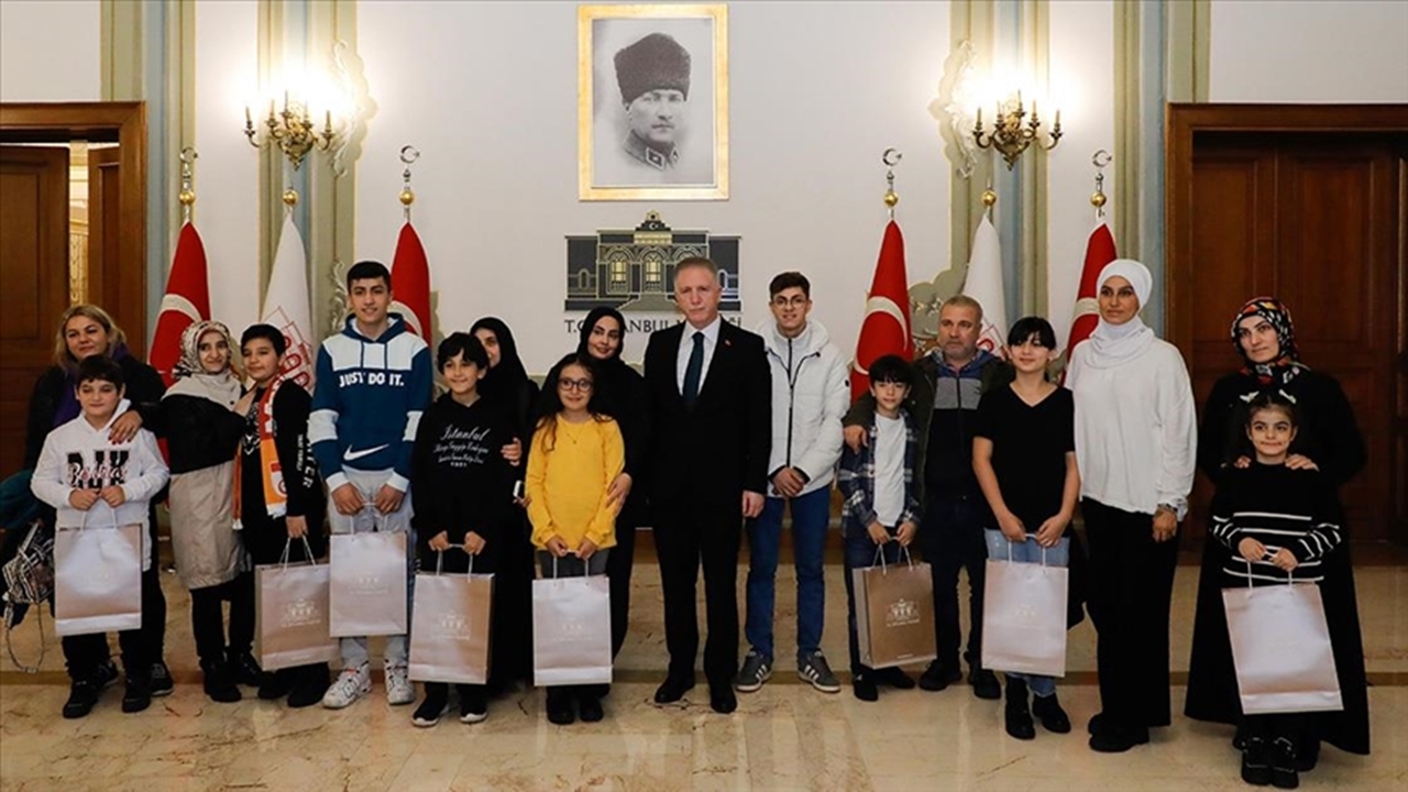İstanbul valisi bir Çocuk bir dilek projesiyle Çocukları sevindirdi
