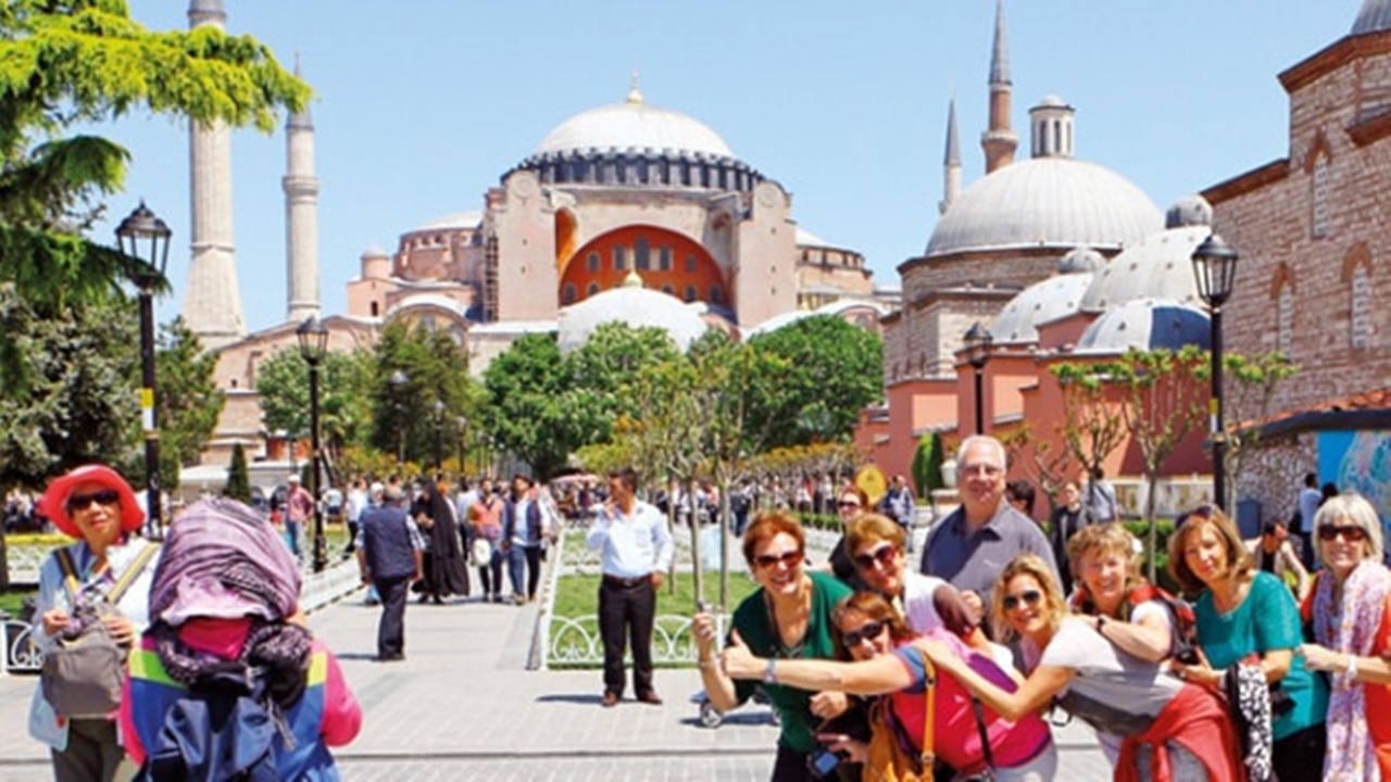 İstanbula 2023 yılında 11 milyon 524 bin yabancı ziyaretçi