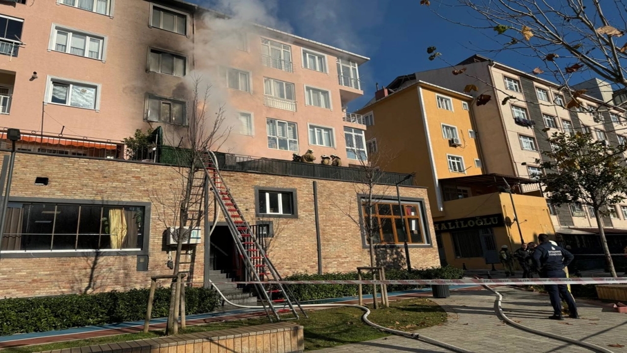 İstanbulda bir apartmanın İlk katında yangın Çıktı