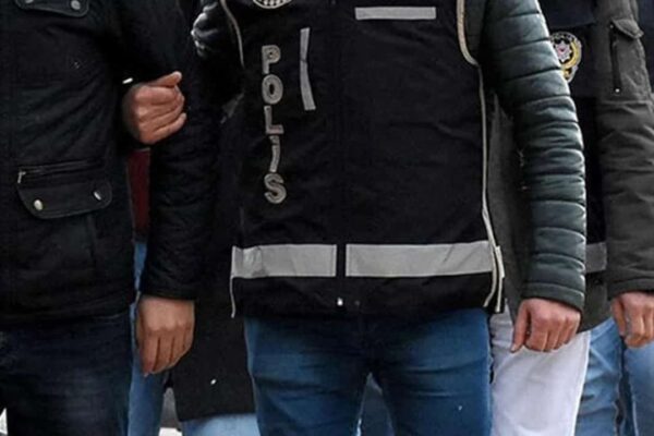 İstanbul’da Polislere Karşı Saldırgan Tavır Sergileyen Kişi Tutuklandı