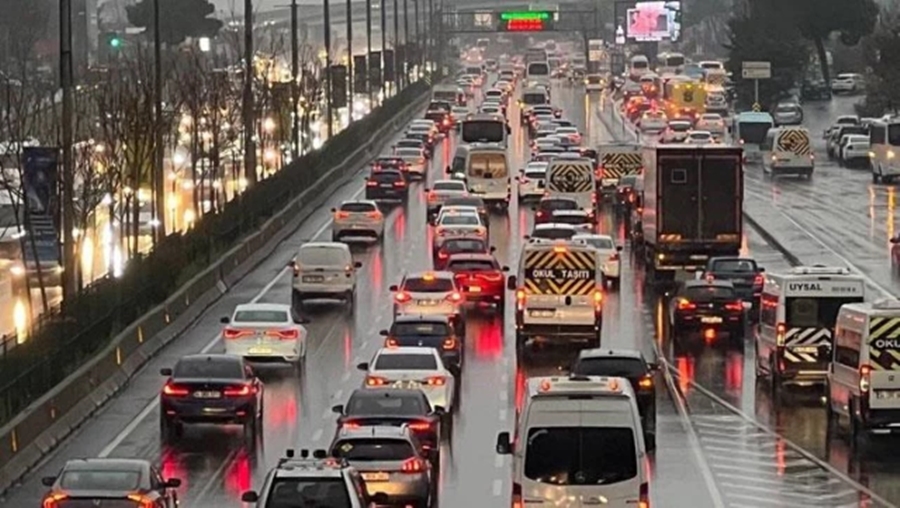 istanbulda-siddetli-yagis-hayati-olumsuz-etkiledi3.jpg